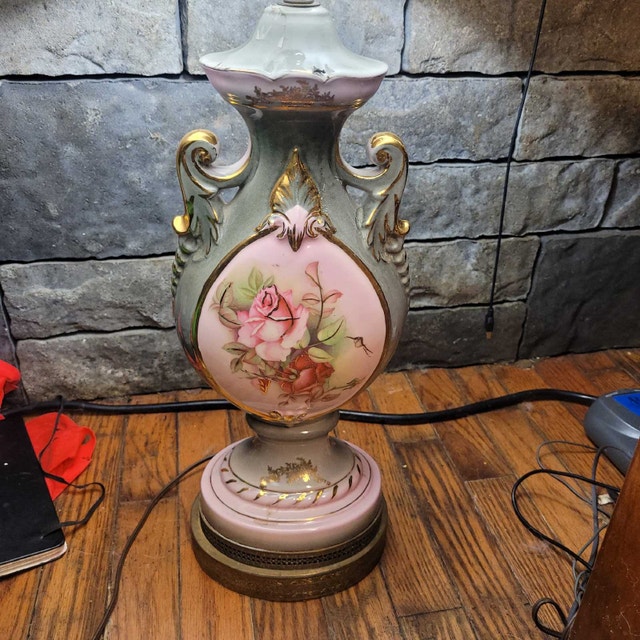 Vintage Floral Lamp - photo 2