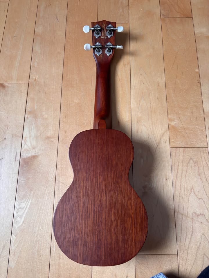 Ukulele with accessories - photo 3