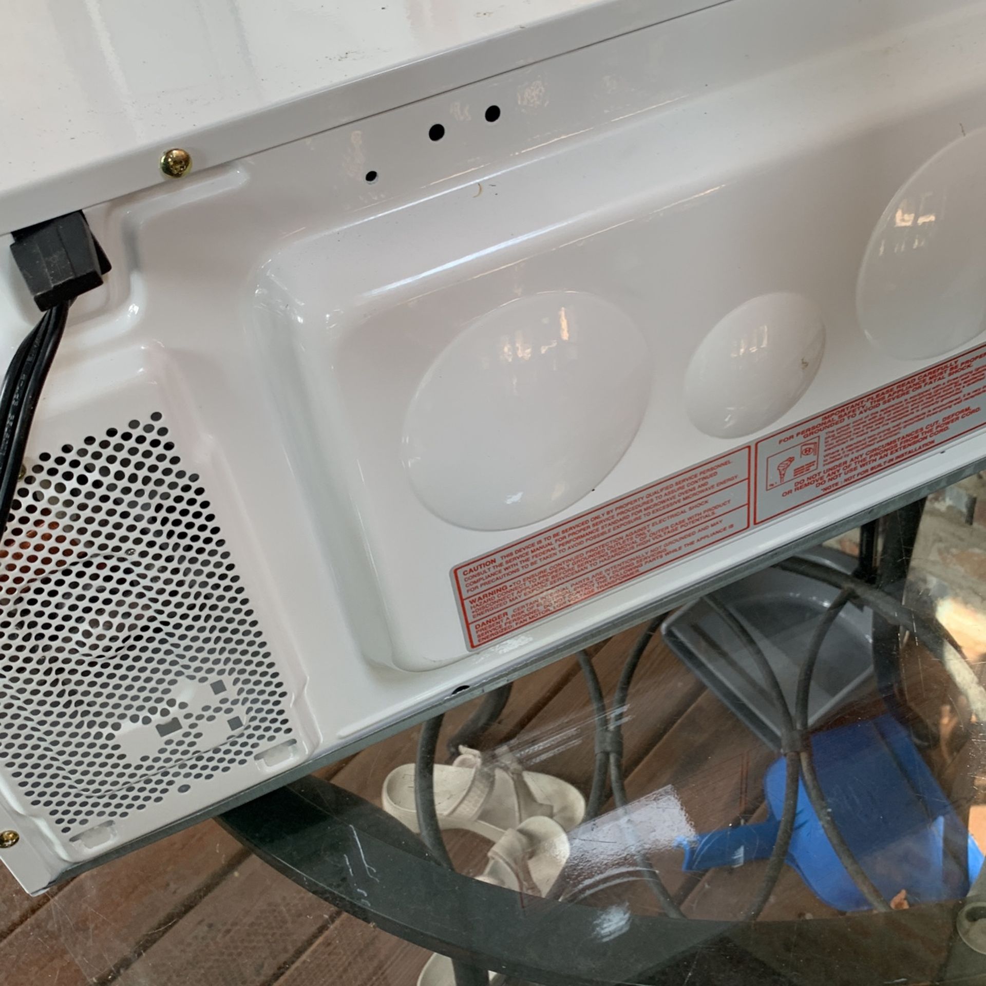 GE 1000 Watts 1.1 Cu Ft White Microwave - photo 3