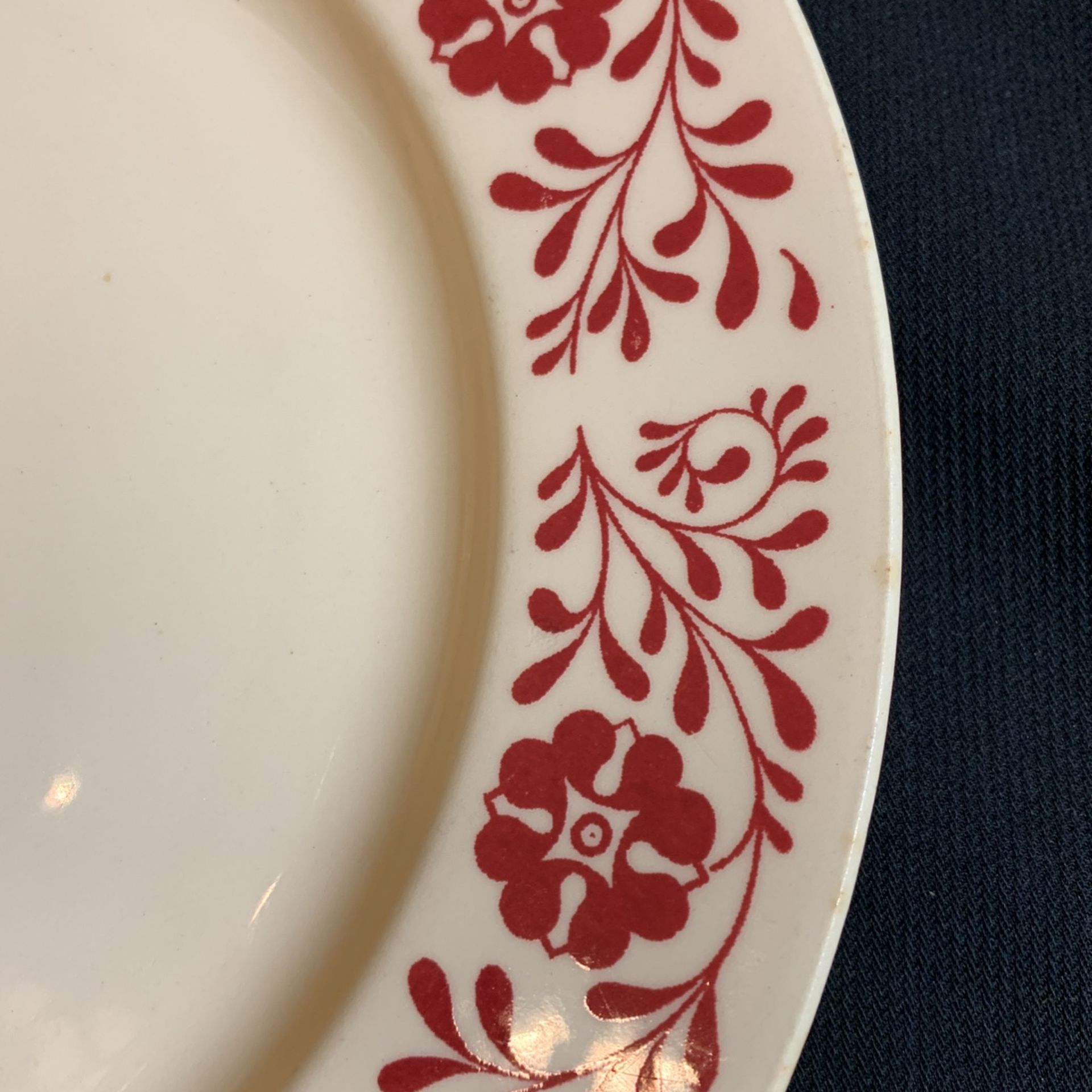 Homer Laughlin Legendary Ceramic Dinner Plate - White w/ Red Flo - photo 4