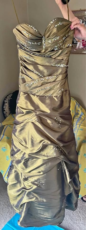 Pretty grad/ prom/ wedding dress, perfect condition [$200 FIRM]