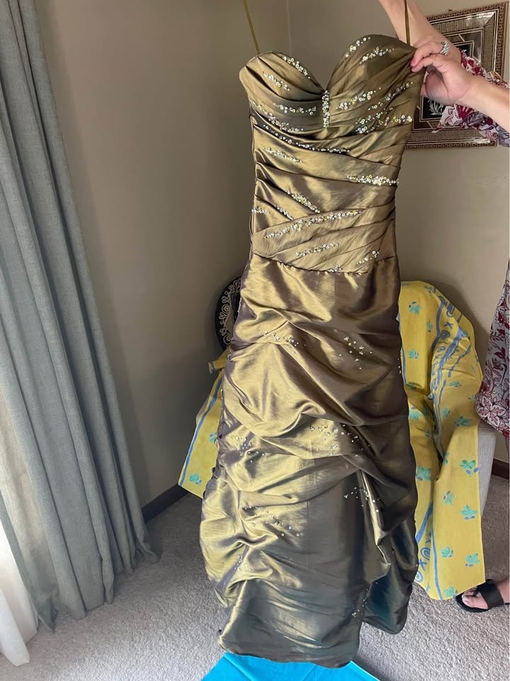 Pretty grad/ prom/ wedding dress, perfect condition [$200 FIRM] - photo 3