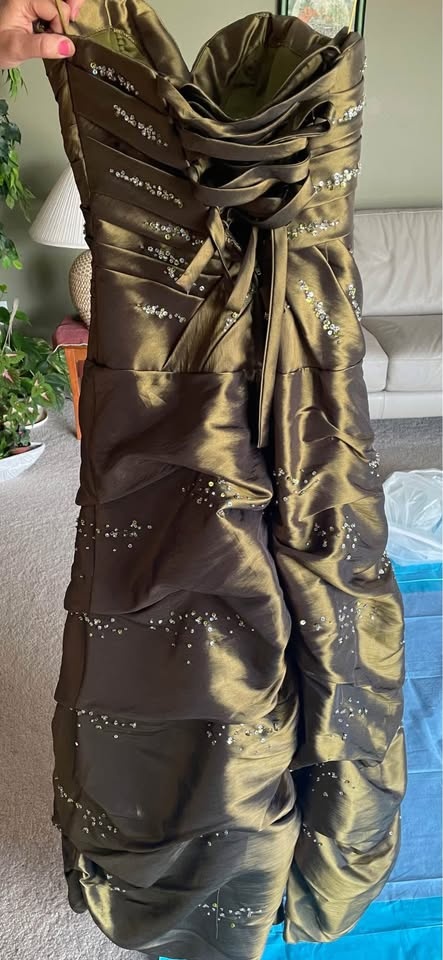 Pretty grad/ prom/ wedding dress, perfect condition [$200 FIRM] - photo 4