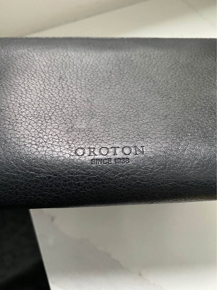 Oroton Black Leather Wallet - photo 2