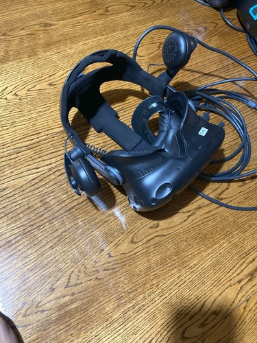 HTC VIVE Virtual Reality Headset 1st gen, 2xControllers - photo 2