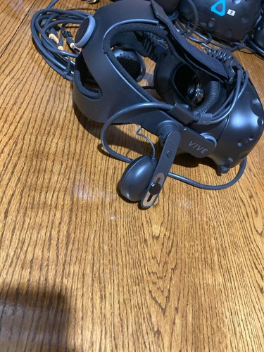 HTC VIVE Virtual Reality Headset 1st gen, 2xControllers - photo 3