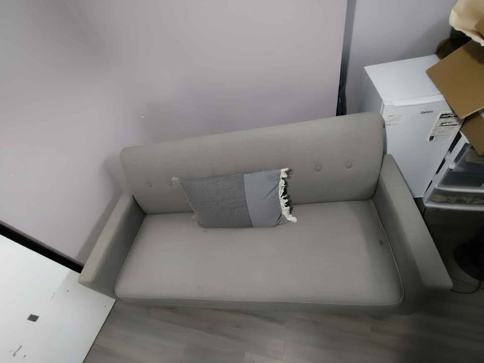 Grey one piece Couch - photo 2