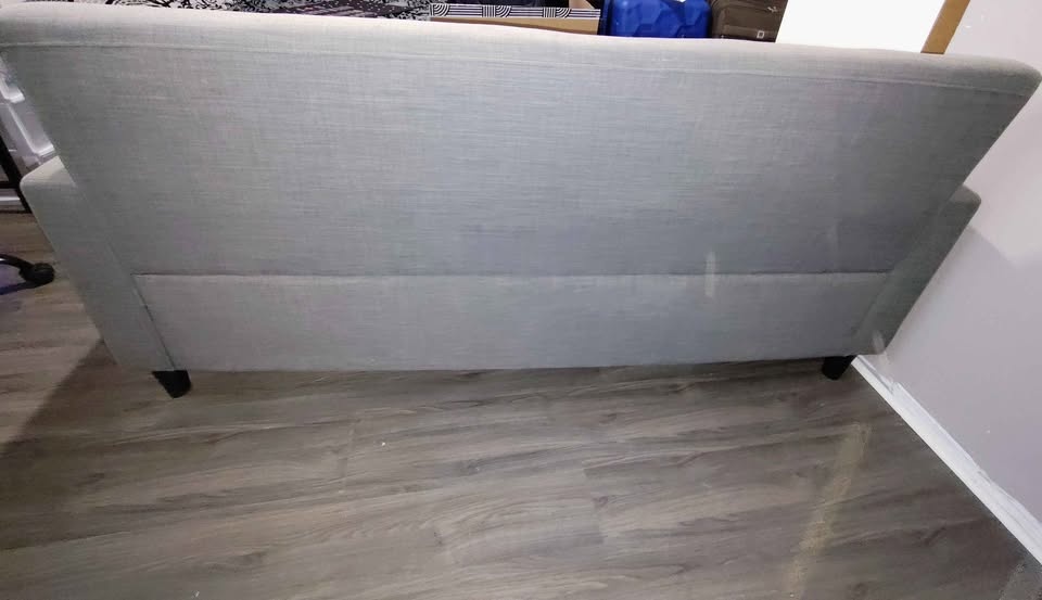 Grey one piece Couch - photo 3
