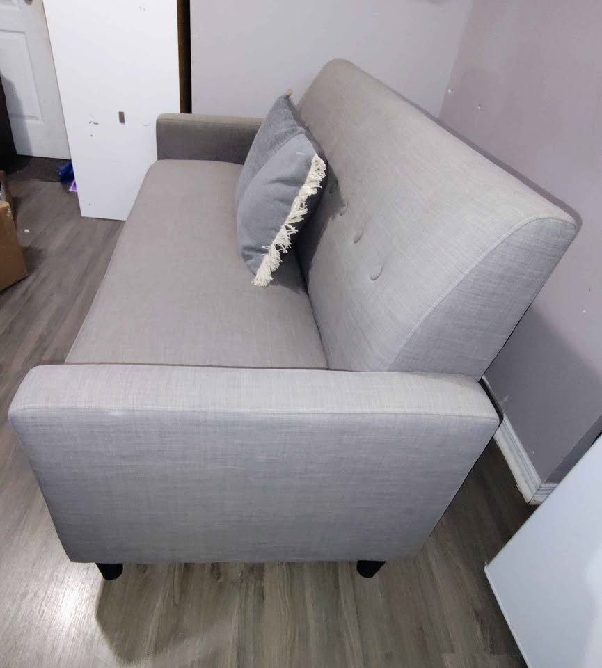 Grey one piece Couch - photo 4