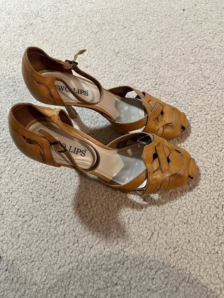 TWO LIPS Women's Brown High Heel Shoes - Size 7M