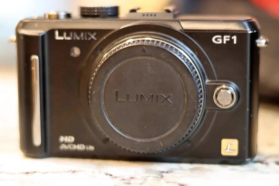 LUMIX GF1 MFT Camera & Vario 45-200mm Lens