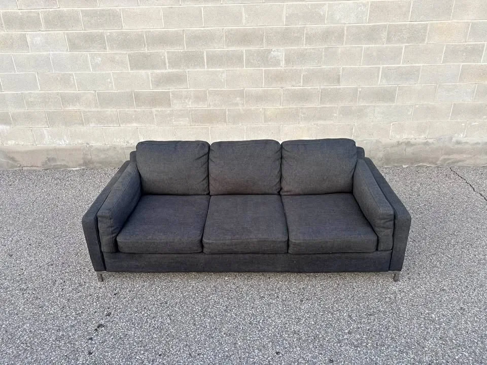 FREE DELIVERY✅• GREY MODERN COMFY 3 SEATER COUCH w/ CHROME LEGS