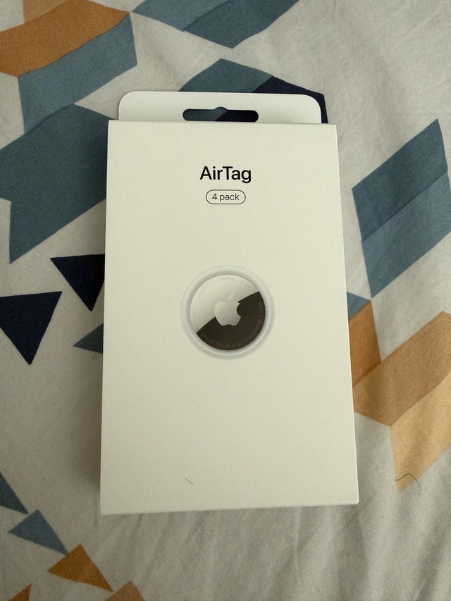 Apple AirTag (4-Pack) - New - photo 2