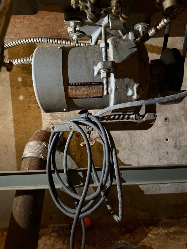 Juki DDL-553 Sewing Machine - photo 4