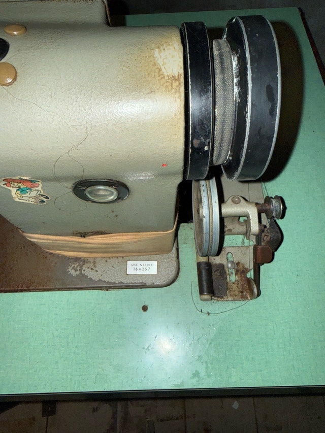 Juki DDL-553 Sewing Machine - photo 5