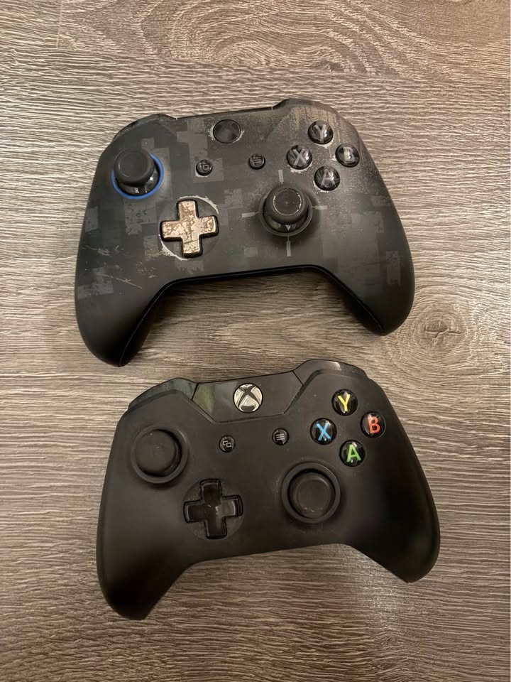 2 Xbox Wireless Controllers - Black & Camo (Used, Working) - photo 2