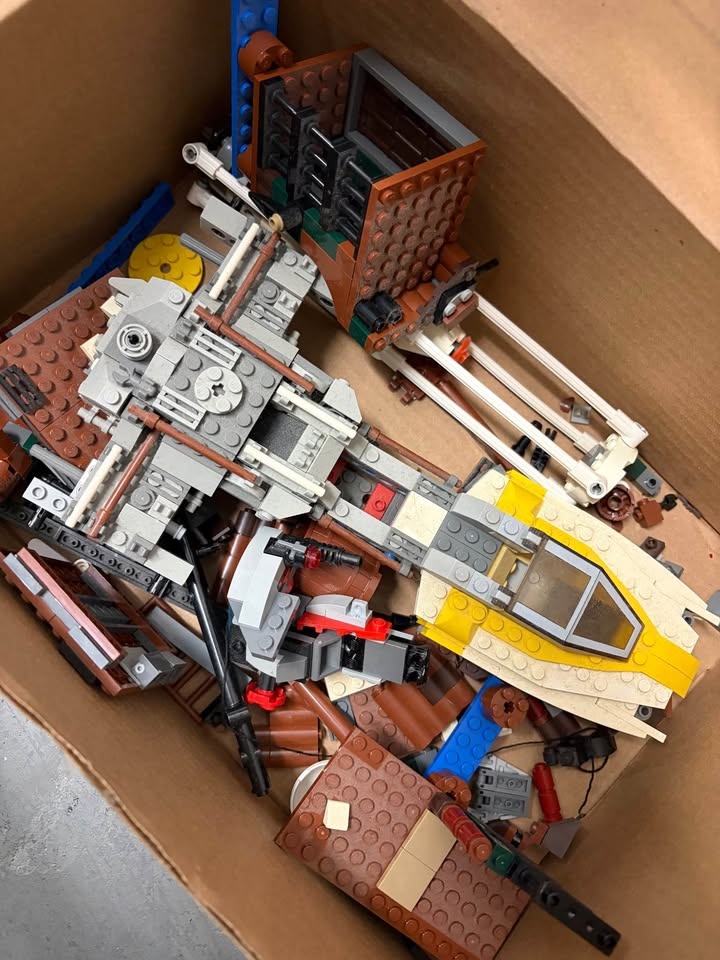 LEGO Star Wars Lot – Mixed Sets & Pieces - photo 2