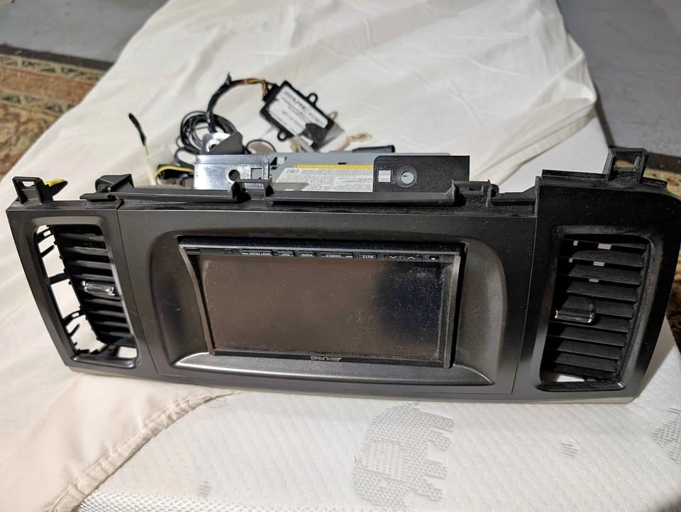 2011-2014 Toyota Sienna Navigation Radio & Screen