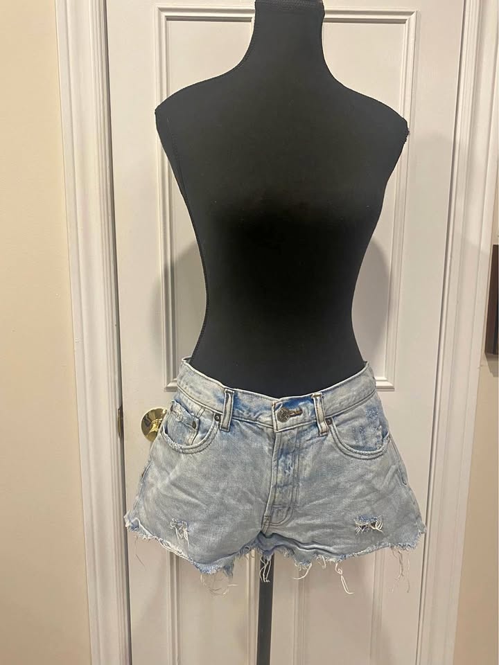 BDG Distressed Denim Shorts W29