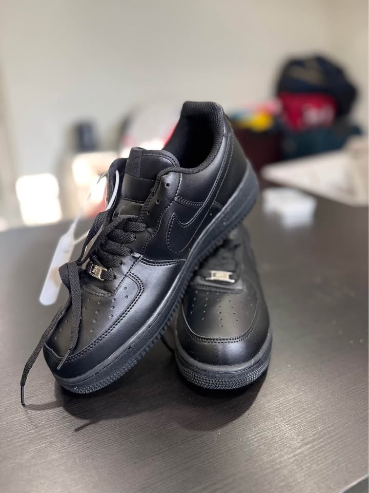 New Nike Air Shoes 9.5 - photo 2