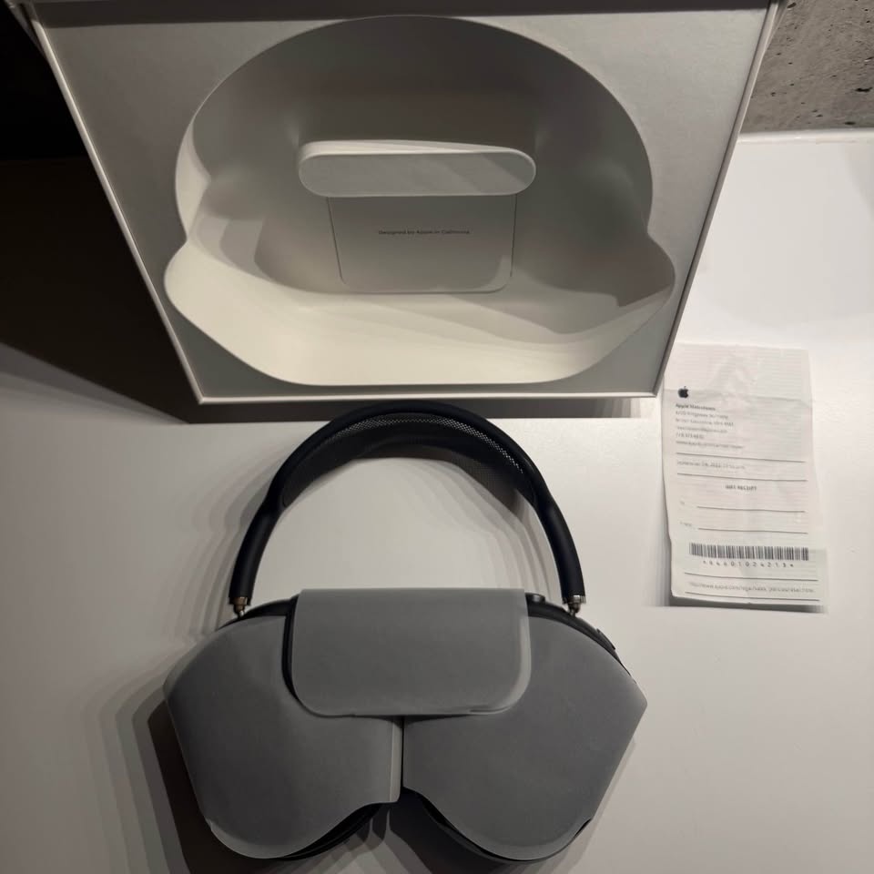 Apple AirPods Max (Space Gray) with Smart Case - Like New - photo 5