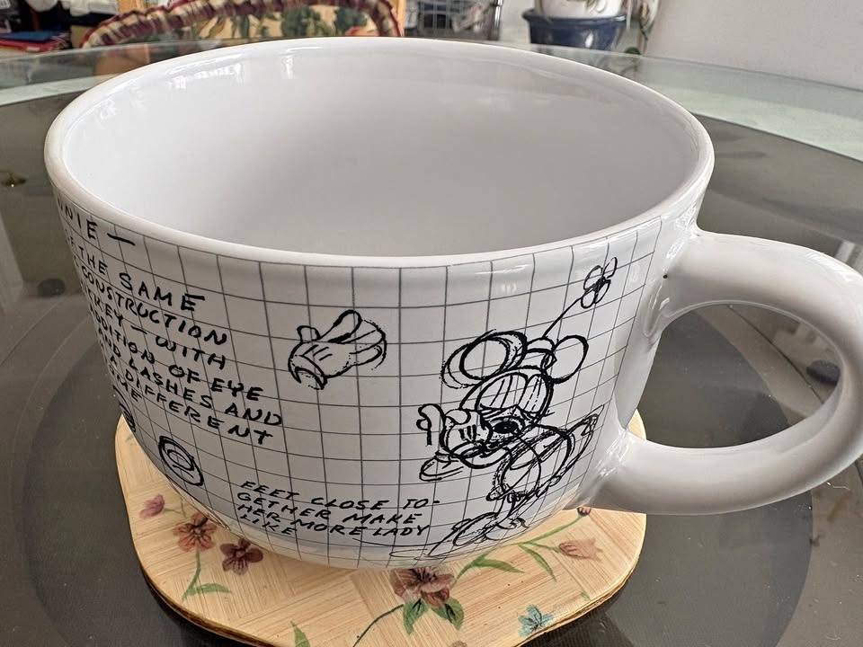 Disney Minnie Mouse Oversized Ceramic Mug 5"W x 3.5"H