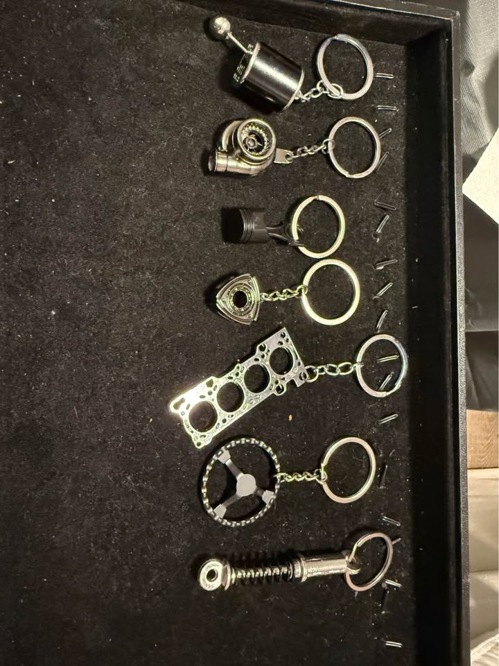 Car Part Keychains & Iced Out Jewelry - photo 2