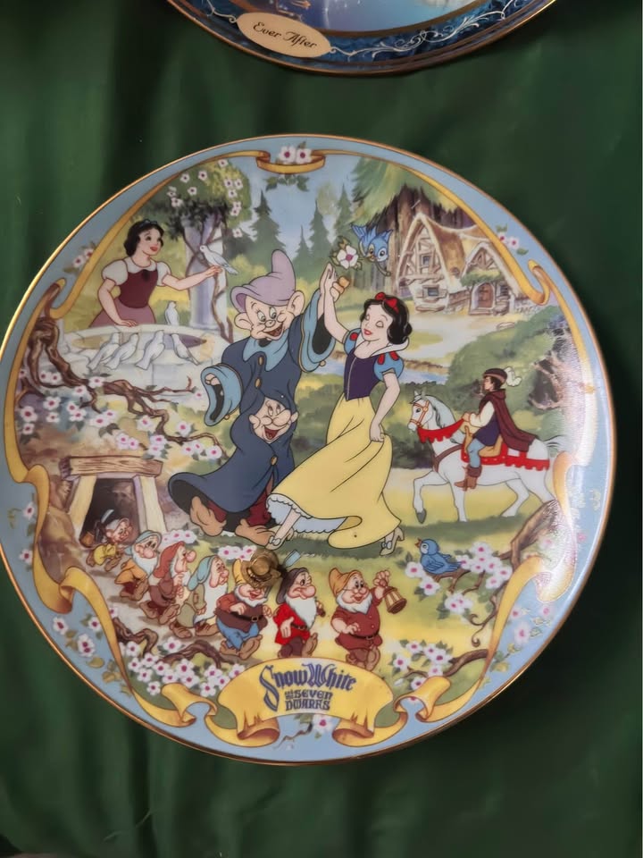 Disney plates - photo 2