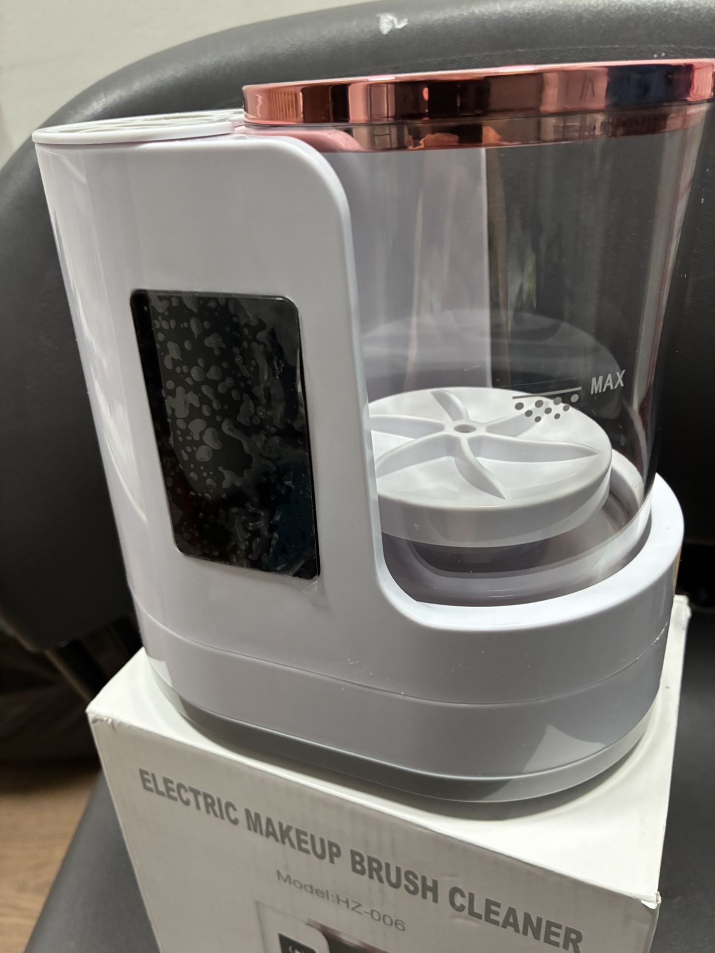 Electric Makeup Brush Cleaner - photo 4