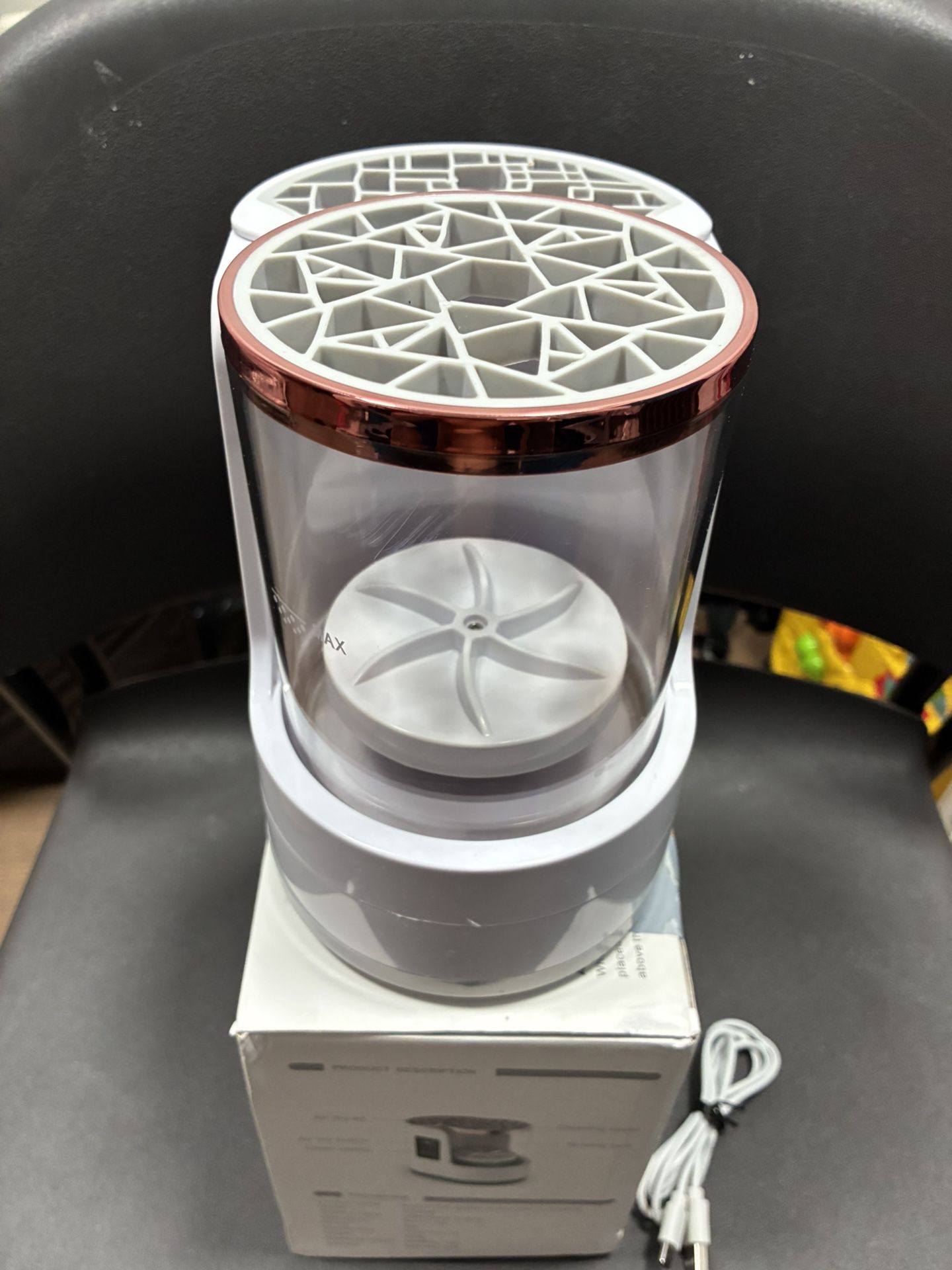 Electric Makeup Brush Cleaner - photo 5