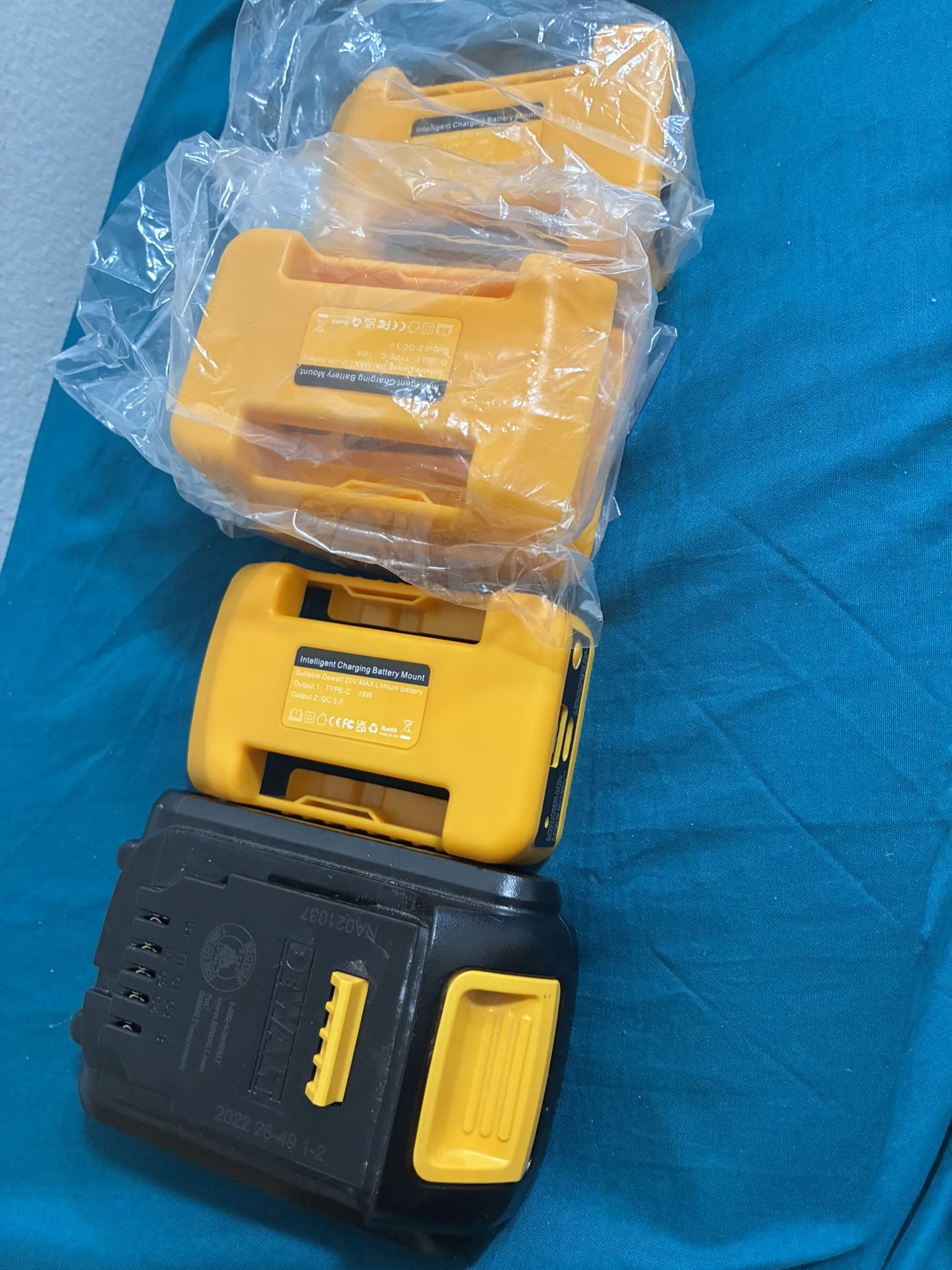 Battery Adapter For Dewalt Type C And USB - photo 4