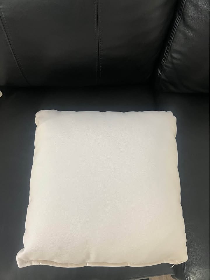 4 White Decor Pillows - photo 2