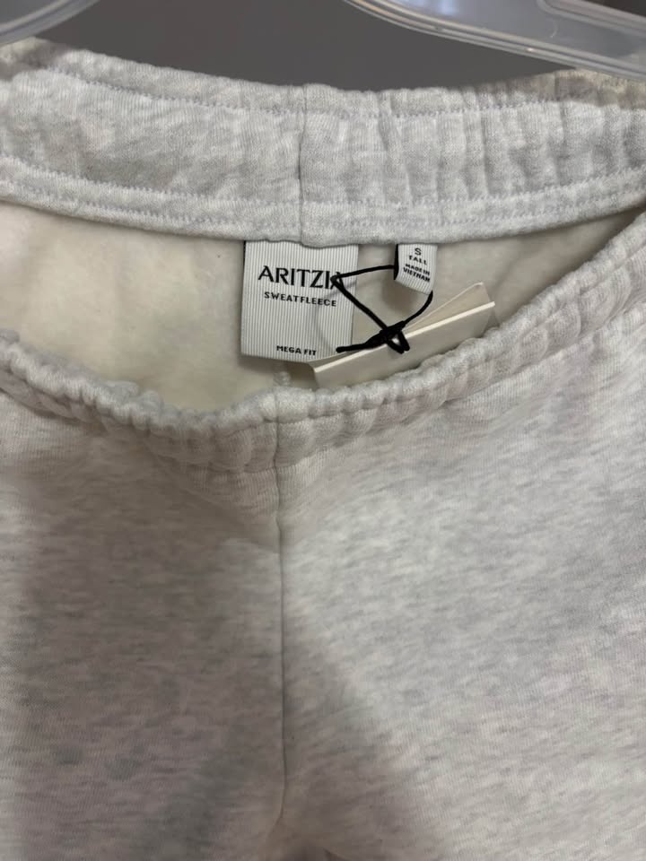 Aritzia Cozy Sweatfleece Mega Straight Sweatpant - Small Tall - photo 3