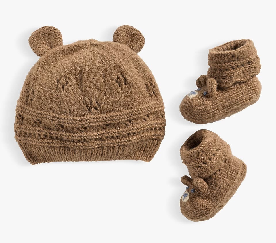 Brand new POTTERY BARN BABY teddy bear hat and bootie set - photo 4