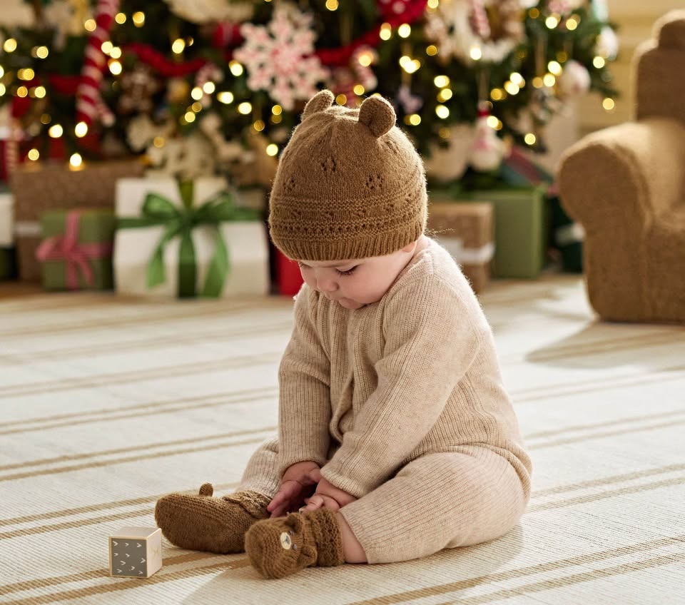 Brand new POTTERY BARN BABY teddy bear hat and bootie set - photo 5