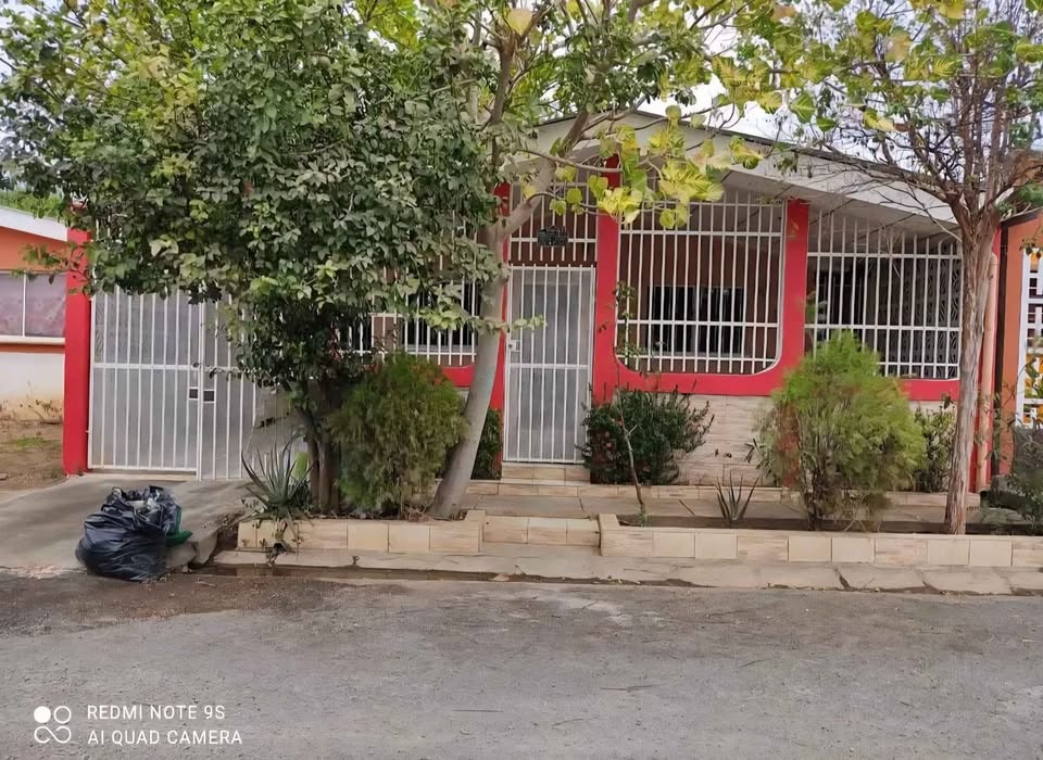 3 Beds 1 Bath - House
