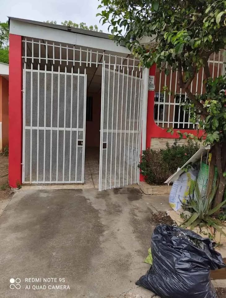 3 Beds 1 Bath - House - photo 2