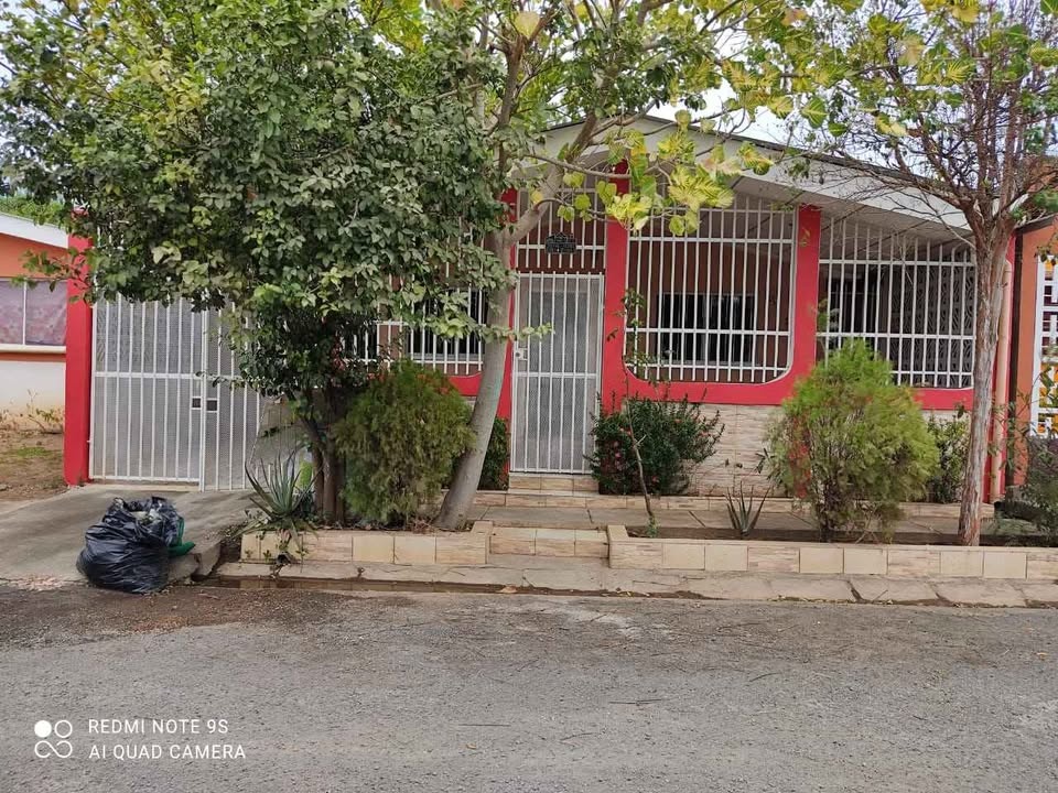 3 Beds 1 Bath - House