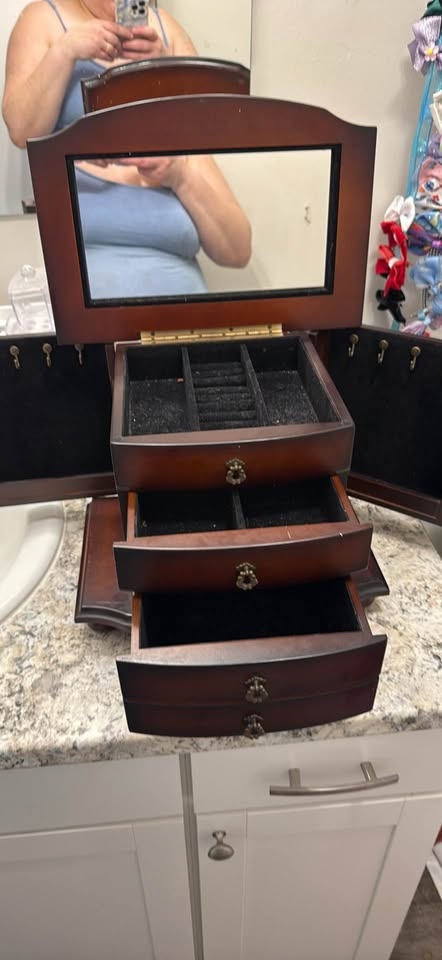 Wood jewelry box with mirror and drawers - photo 2