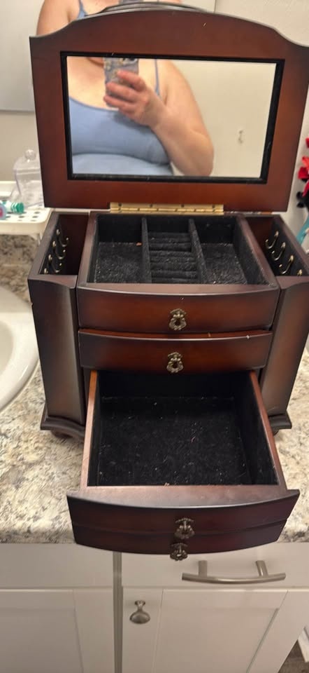 Wood jewelry box with mirror and drawers - photo 4