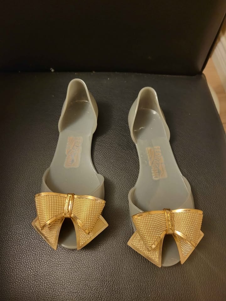 Ferragamo Barbados Jelly Flats - photo 2