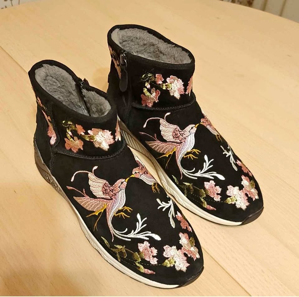 Ash Real Shearling Embroidered Booties – US 9 / EU 40