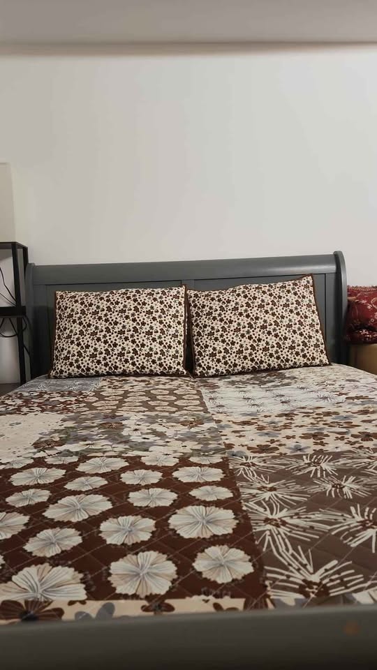 Queen Size Floral Quilt Bed Cover - Used, Good Condition - photo 4
