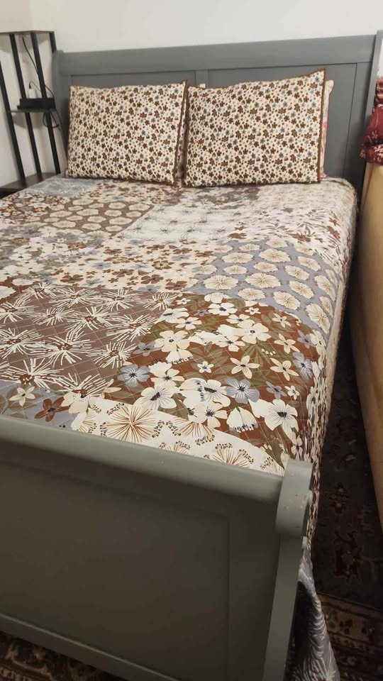 Queen Size Floral Quilt Bed Cover - Used, Good Condition - photo 5