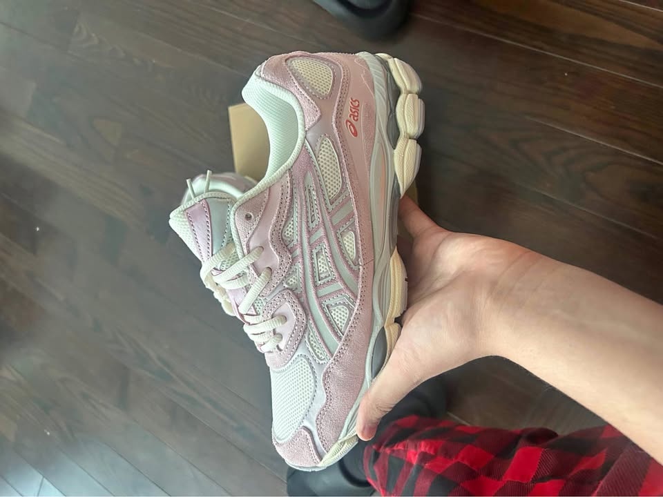 ASICS GEL-NYC Rose & Cream – Brand New – Size 9.5M / 11W