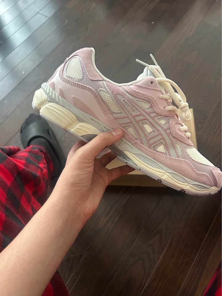 ASICS GEL-NYC Rose & Cream – Brand New – Size 9.5M / 11W - photo 3