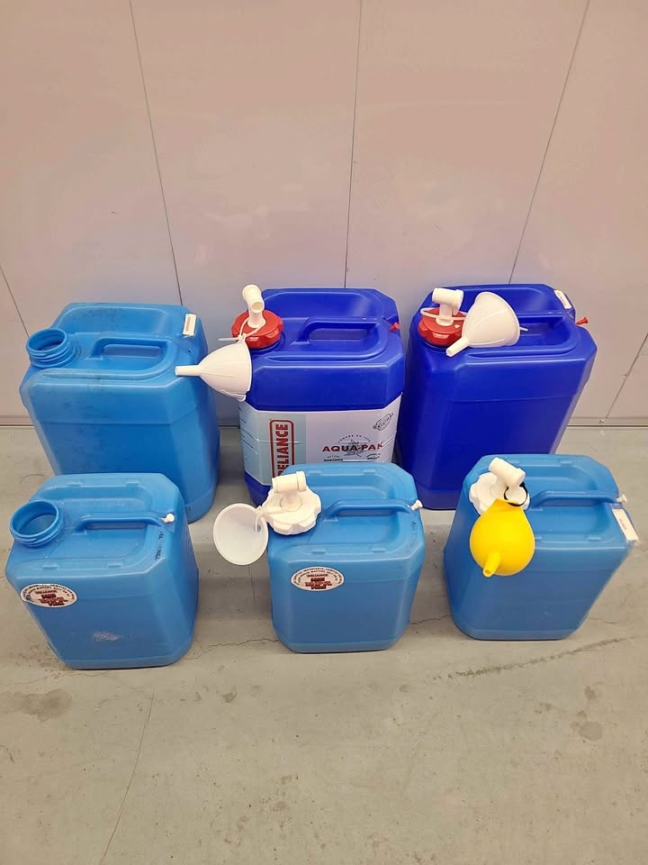 🇨🇦 Water containers 20L and 10L - 25$ for all