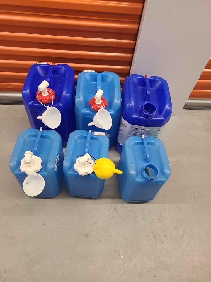 🇨🇦 Water containers 20L and 10L - 25$ for all - photo 2