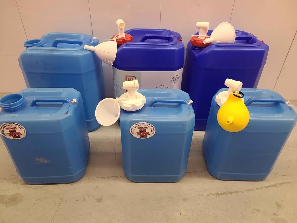 🇨🇦 Water containers 20L and 10L - 25$ for all - photo 5