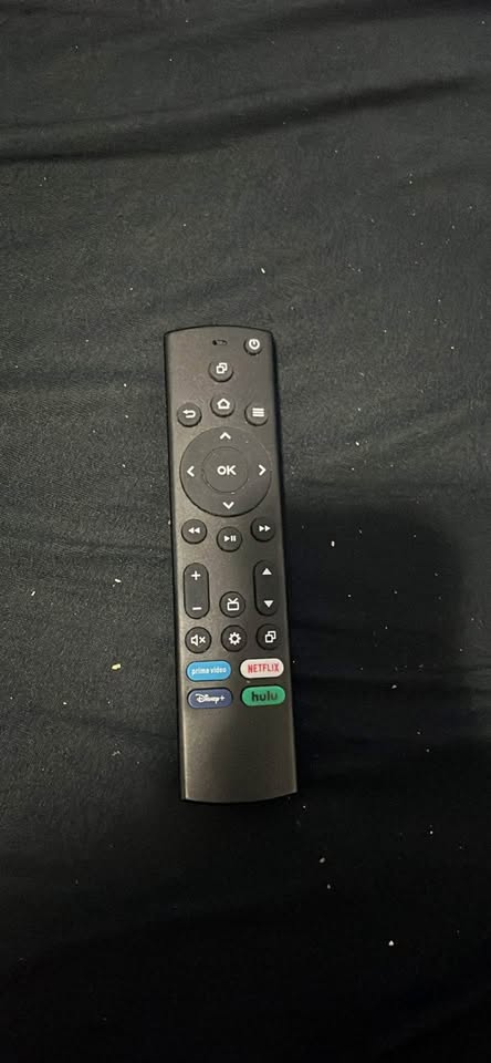 Insignia 28 inch flat screen tv with remote - photo 3
